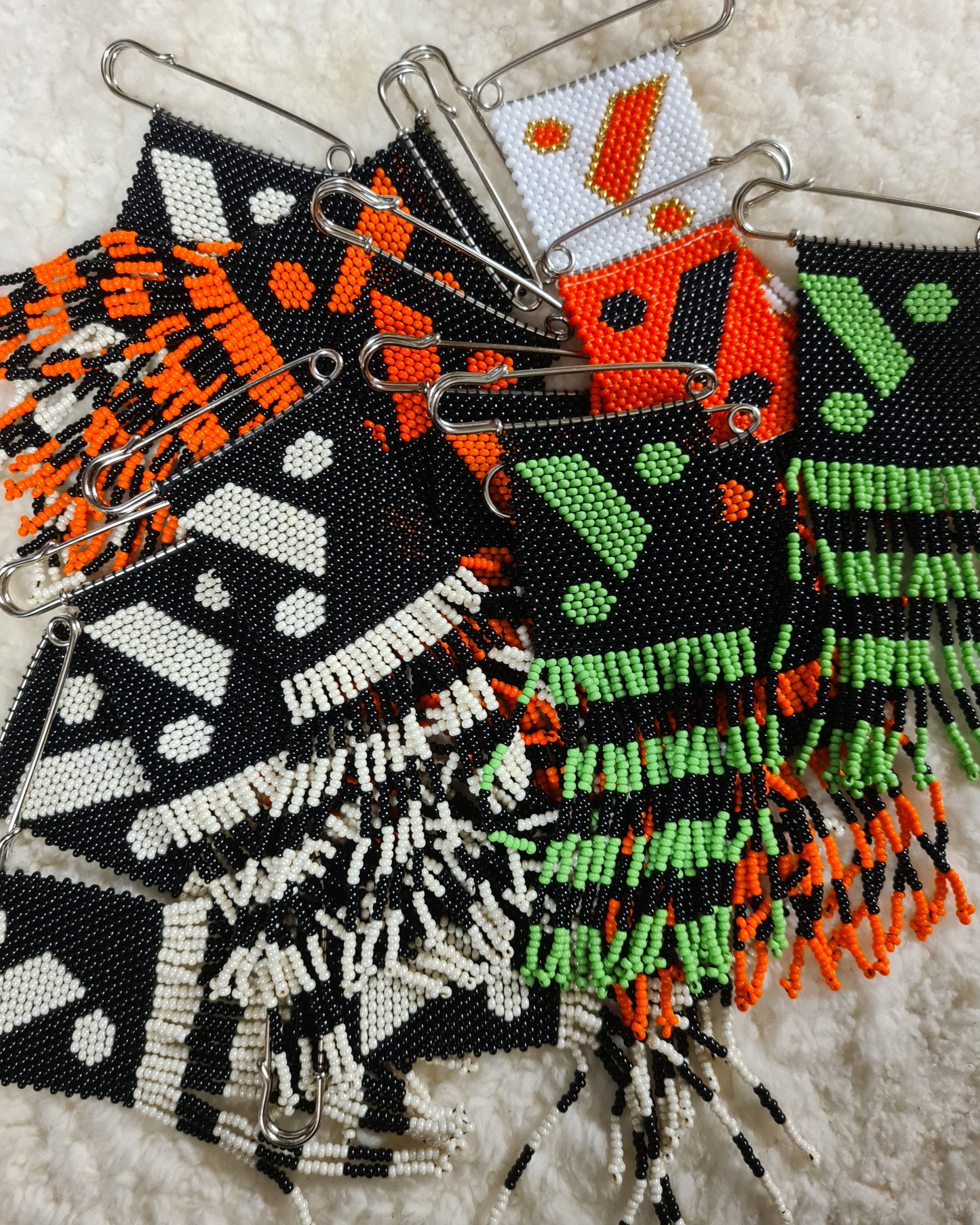 YI - ISPELITI (PINS)